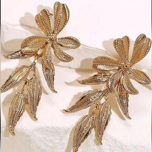 NEW! Statement Gold Plated Leaf Dangle Drop Post Earrings